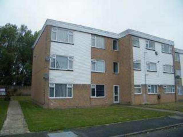  Image of 2 bedroom Flat for sale in Freshwater Drive Hamworthy Poole BH15 at Poole Dorset Poole, BH15 4JF