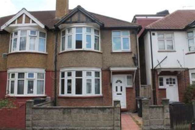  Image of 4 bedroom Detached house to rent in Hardman Road Kingston upon Thames KT2 at Kingston upon Thames, KT2 6RH