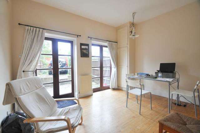  Image of 2 bedroom Detached house to rent in Hartfield Crescent London SW19 at London  Wimbledon, SW19 3SD