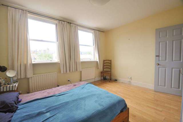  Image of 2 bedroom Detached house to rent in Hartfield Crescent London SW19 at London  Wimbledon, SW19 3SD