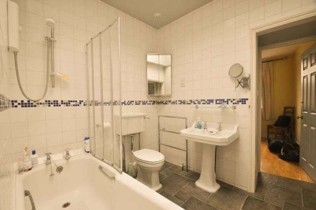  Image of 2 bedroom Detached house to rent in Hartfield Crescent London SW19 at London  Wimbledon, SW19 3SD