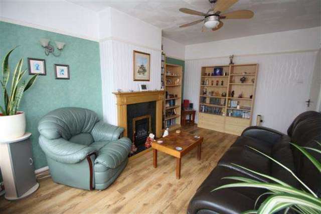  Image of 2 bedroom Detached house for sale in Harwood Avenue Goring-by-Sea Worthing BN12 at Goring-by-Sea, BN12 6EJ