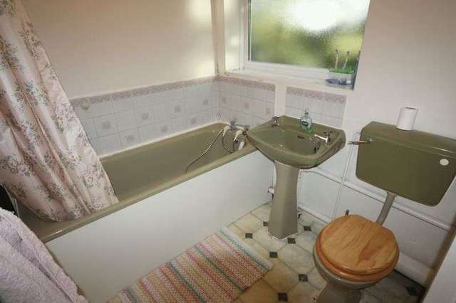  Image of 2 bedroom Flat for sale in Hazelmere Close Northolt UB5 at Hazelmere Close  Northolt, UB5 6UP