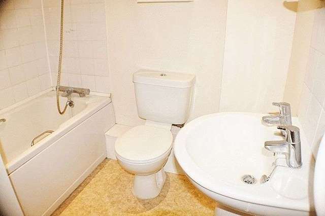  Image of 2 bedroom Flat to rent in Hemnall Street Epping CM16 at Hemnall Street  Epping, CM16 4LY