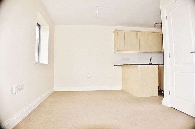  Image of 2 bedroom Flat to rent in Hemnall Street Epping CM16 at Hemnall Street  Epping, CM16 4LY