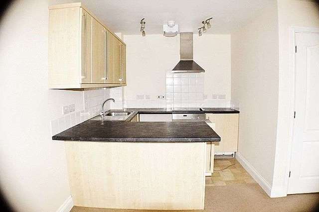  Image of 2 bedroom Flat to rent in Hemnall Street Epping CM16 at Hemnall Street  Epping, CM16 4LY