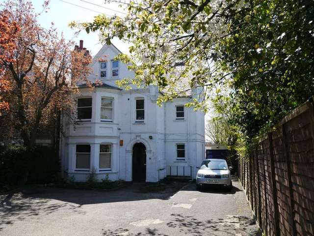  Image of 1 bedroom Flat to rent in Henley Road Caversham Reading RG4 at 91 Henley Road  Caversham, Reading, RG4 6DS