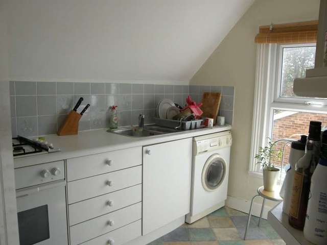  Image of 1 bedroom Flat to rent in Henley Road Caversham Reading RG4 at 91 Henley Road  Caversham, Reading, RG4 6DS