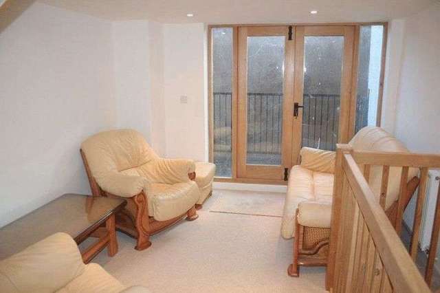  Image of 1 bedroom Semi-Detached house to rent in High Street Crediton EX17 at 22d High Street  Crediton, EX17 3AH