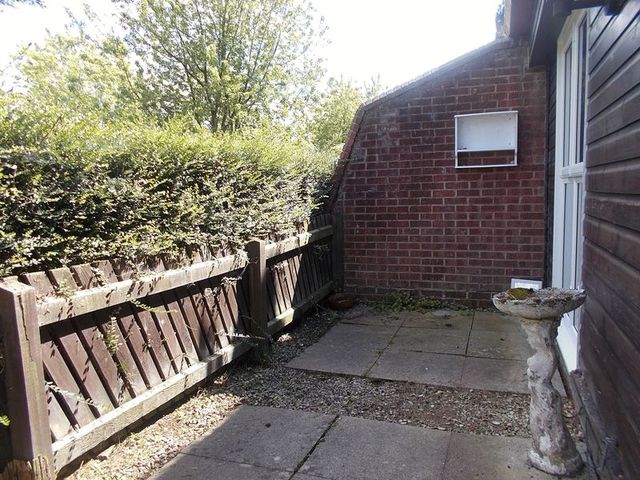  Image of 1 bedroom Flat to rent in High Trees Close Redditch B98 at High Trees Close  Redditch, B98 7XL