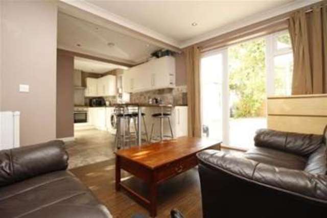  Image of 6 bedroom Property to rent in Highbury Close New Malden KT3 at New Malden, KT3 5BY