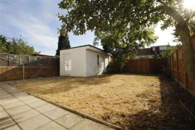  Image of 6 bedroom Property to rent in Highbury Close New Malden KT3 at New Malden, KT3 5BY