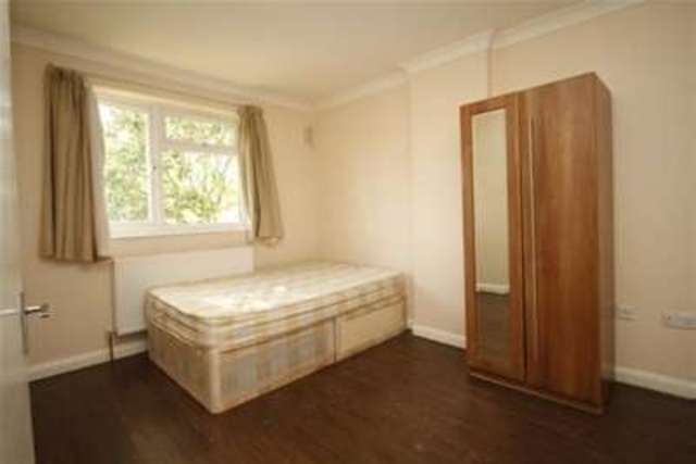  Image of 6 bedroom Property to rent in Highbury Close New Malden KT3 at New Malden, KT3 5BY