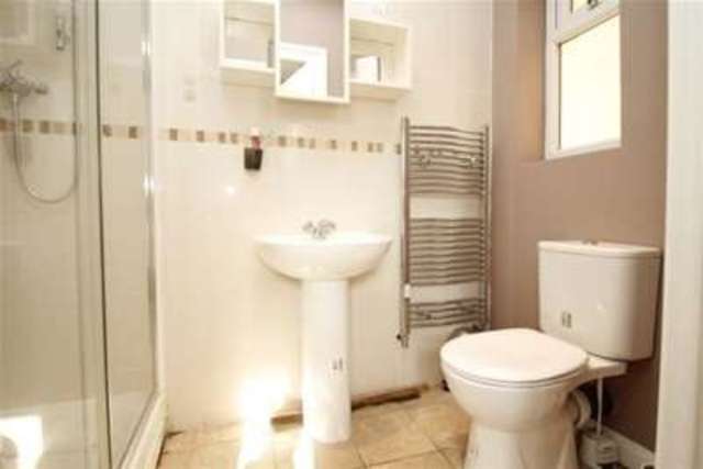  Image of 6 bedroom Property to rent in Highbury Close New Malden KT3 at New Malden, KT3 5BY