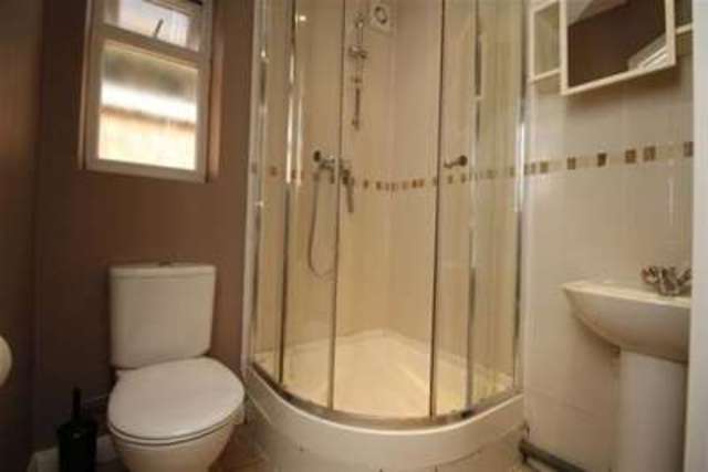  Image of 6 bedroom Property to rent in Highbury Close New Malden KT3 at New Malden, KT3 5BY