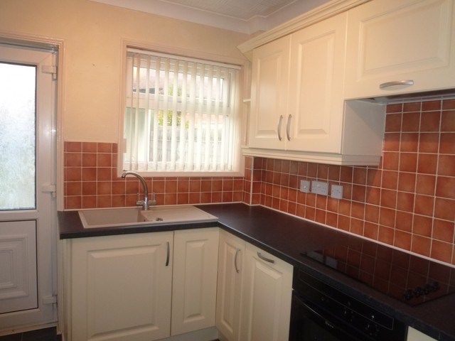  Image of 3 bedroom Terraced house to rent in Highclere Avenue Havant PO9 at Havant, PO9 4RB