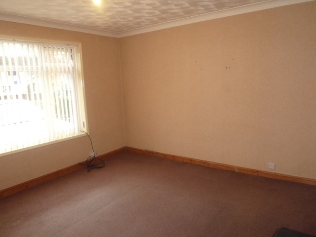  Image of 3 bedroom Terraced house to rent in Highclere Avenue Havant PO9 at Havant, PO9 4RB