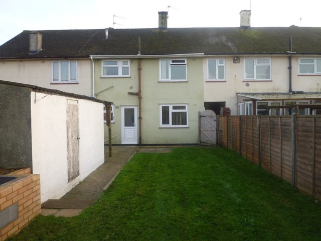  Image of 3 bedroom Terraced house to rent in Highclere Avenue Havant PO9 at Havant, PO9 4RB