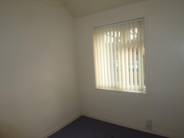  Image of 3 bedroom Terraced house to rent in Highclere Avenue Havant PO9 at Havant, PO9 4RB