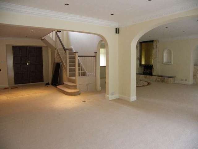  Image of 5 bedroom Detached house to rent in Hillside Road Pinner HA5 at Pinner Middlesex, HA5 3YJ