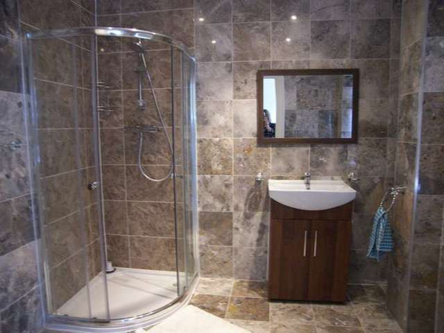  Image of 5 bedroom Detached house to rent in Hillside Road Pinner HA5 at Pinner Middlesex, HA5 3YJ