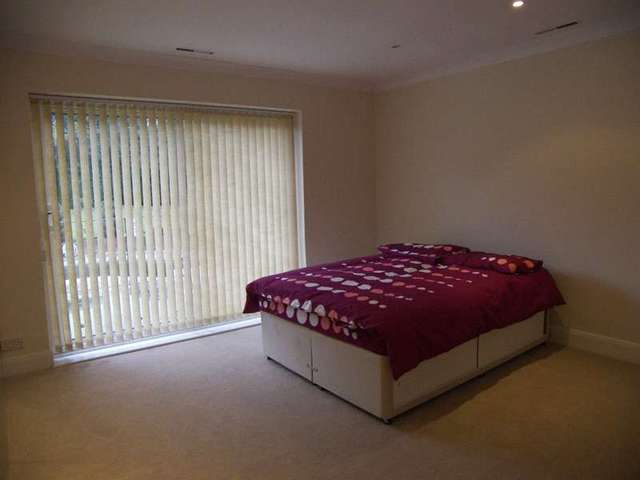  Image of 5 bedroom Detached house to rent in Hillside Road Pinner HA5 at Pinner Middlesex, HA5 3YJ