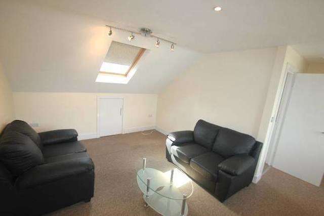  Image of 1 bedroom Flat to rent in Huddlestone Road London NW2 at Willesden Green London Willesden Green, NW2 5DL