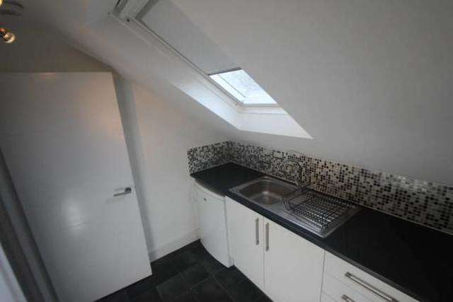  Image of 1 bedroom Flat to rent in Huddlestone Road London NW2 at Willesden Green London Willesden Green, NW2 5DL