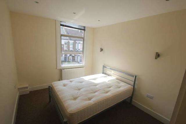  Image of 1 bedroom Flat to rent in Huddlestone Road London NW2 at Willesden Green London Willesden Green, NW2 5DL