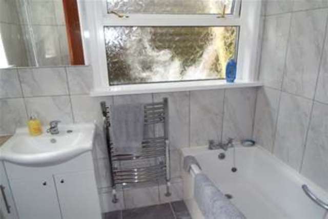  Image of 3 bedroom Detached house to rent in Hunnyhill Newport PO30 at Newport, PO30 5HS
