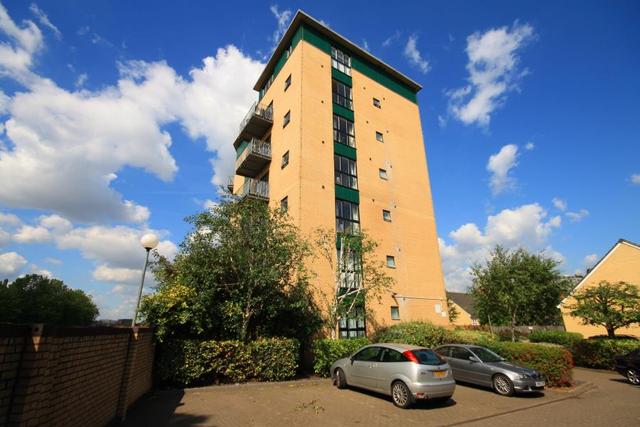  Image of 2 bedroom Apartment to rent in Old Bellgate Place London E14 at Canary Wharf, E14 3SX