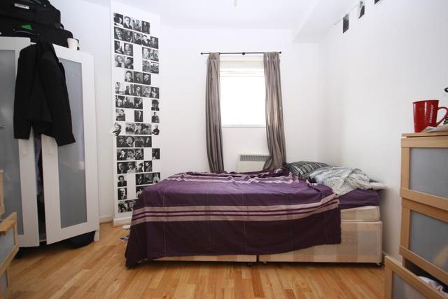  Image of 2 bedroom Apartment to rent in Old Bellgate Place London E14 at Canary Wharf, E14 3SX