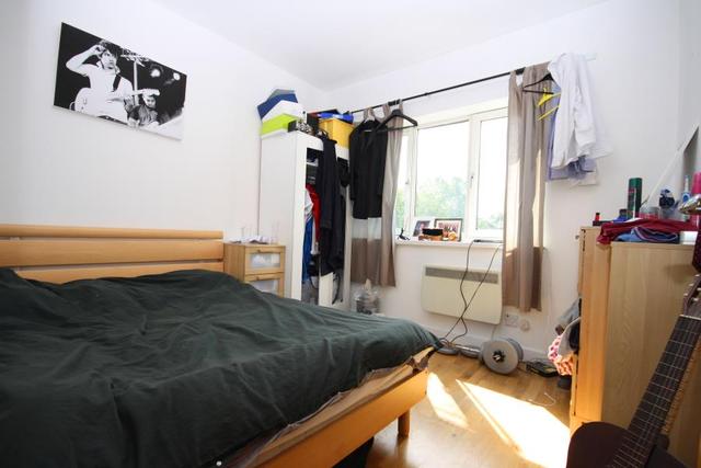  Image of 2 bedroom Apartment to rent in Old Bellgate Place London E14 at Canary Wharf, E14 3SX