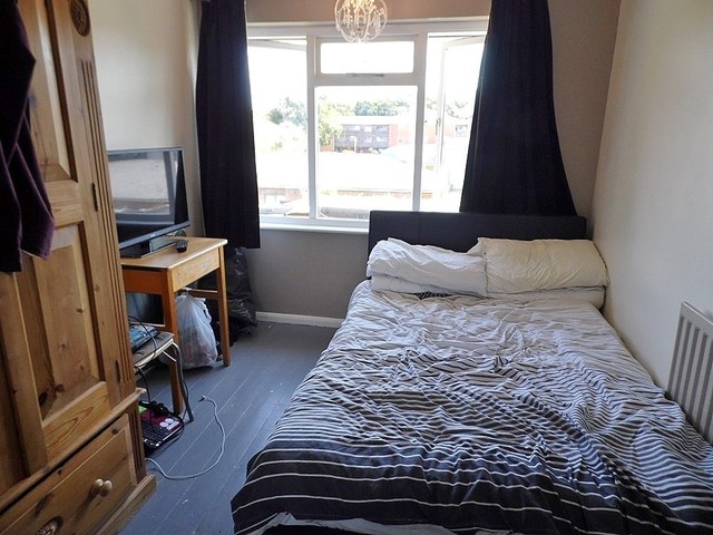  Image of 3 bedroom Terraced house for sale in Kelly Road Waterlooville PO7 at Kelly Road  Waterlooville, PO7 5UL