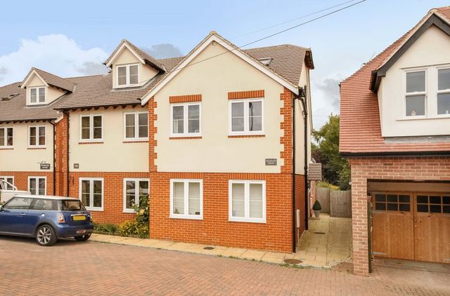  Image of 3 bedroom Semi-Detached house for sale in Kennington Road Kennington Oxford OX1 at Kennington Road Kennington Oxford, OX1 5PE