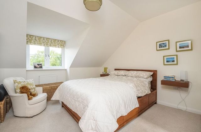 Image of 3 bedroom Semi-Detached house for sale in Kennington Road Kennington Oxford OX1 at Kennington Road Kennington Oxford, OX1 5PE
