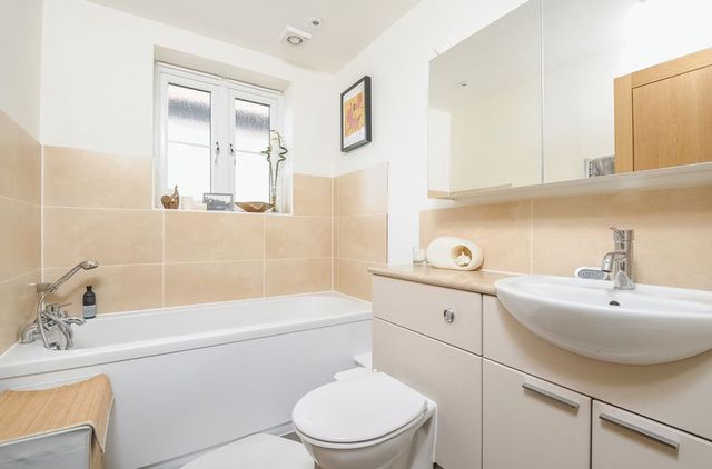  Image of 3 bedroom Semi-Detached house for sale in Kennington Road Kennington Oxford OX1 at Kennington Road Kennington Oxford, OX1 5PE