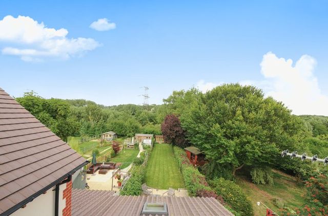  Image of 3 bedroom Semi-Detached house for sale in Kennington Road Kennington Oxford OX1 at Kennington Road Kennington Oxford, OX1 5PE