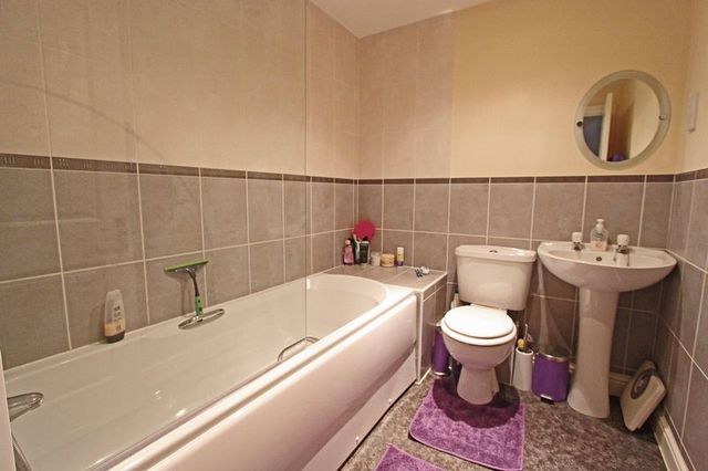  Image of 3 bedroom Terraced house to rent in Kestrel Drive Bourne PE10 at Kestrel Drive  Bourne, PE10 0BX