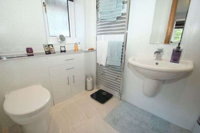  Image of 3 bedroom Detached house for sale in King O
