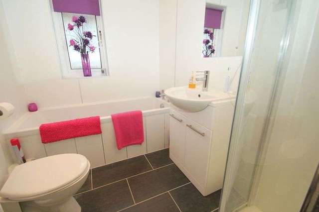  Image of 3 bedroom Detached house for sale in King O