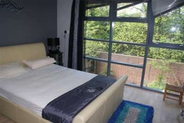  Image of 3 bedroom Property to rent in Pallister Terrace Roehampton Vale London SW15 at London, SW15 3ER