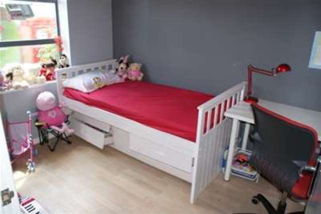  Image of 3 bedroom Property to rent in Pallister Terrace Roehampton Vale London SW15 at London, SW15 3ER