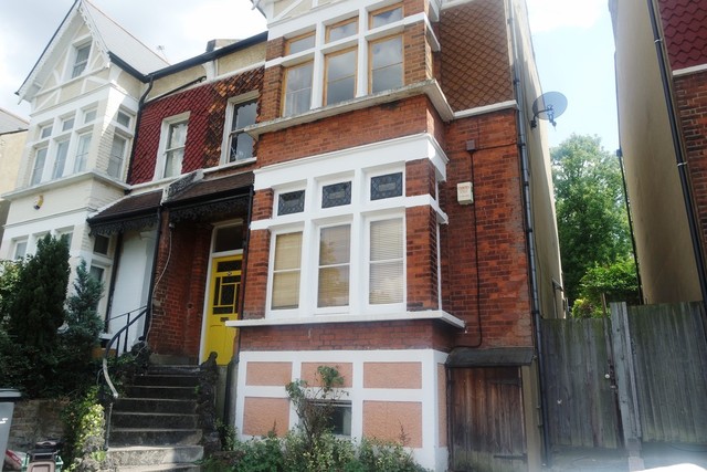  Image of 2 bedroom Flat to rent in Knollys Road London SW16 at Knollys Road Streatham London, SW16 2JX