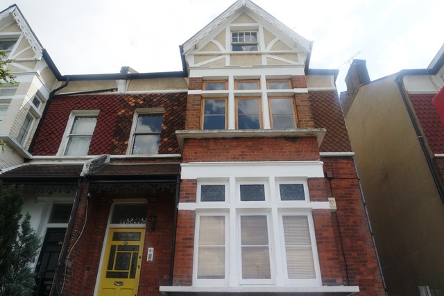  Image of 2 bedroom Flat to rent in Knollys Road London SW16 at Knollys Road Streatham London, SW16 2JX