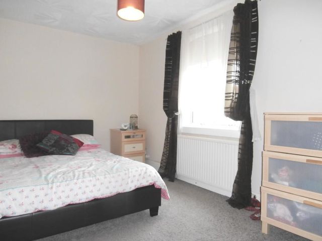  Image of 2 bedroom Flat to rent in Kyle Avenue Cowie Stirling FK7 at Plean Stirling Stirling, FK7 7DF