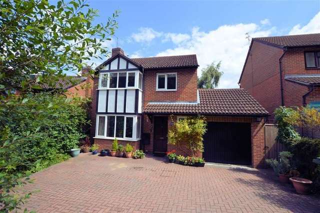  Image of 4 bedroom Detached house for sale in Lamden Way Burghfield Common Reading RG7 at Burghfield Common  Reading, RG7 3LZ