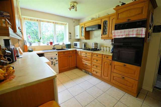  Image of 4 bedroom Detached house for sale in Lamden Way Burghfield Common Reading RG7 at Burghfield Common  Reading, RG7 3LZ