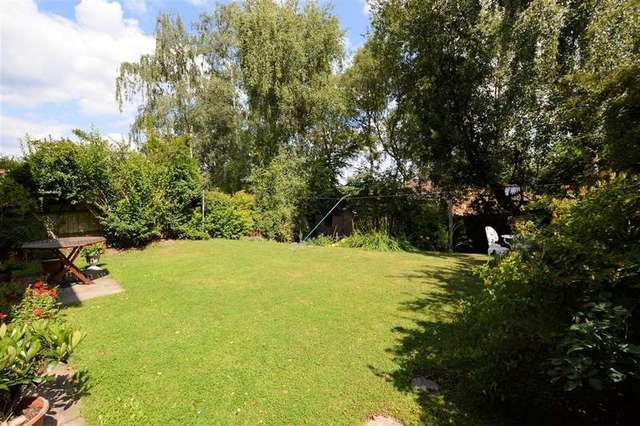  Image of 4 bedroom Detached house for sale in Lamden Way Burghfield Common Reading RG7 at Burghfield Common  Reading, RG7 3LZ