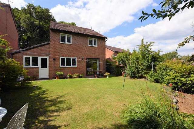  Image of 4 bedroom Detached house for sale in Lamden Way Burghfield Common Reading RG7 at Burghfield Common  Reading, RG7 3LZ